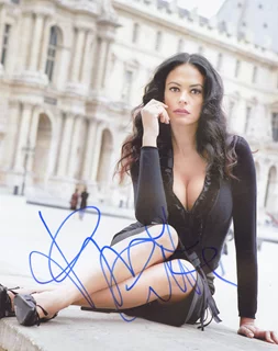 Maria Grazia Cucinotta autograph