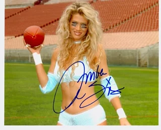 Amber Smith autograph