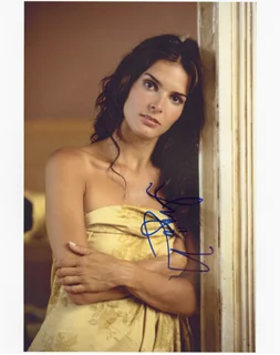 Angie Harmon autograph
