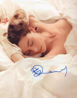 Embeth Davidtz autograph