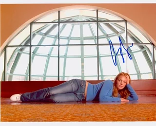 Agnes Bruckner autograph