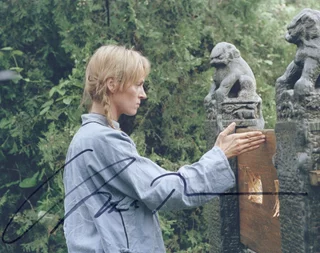 Uma Thurman autograph