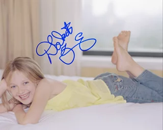Dakota Fanning autograph