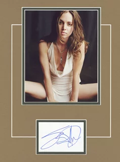 Eliza Dushku autograph