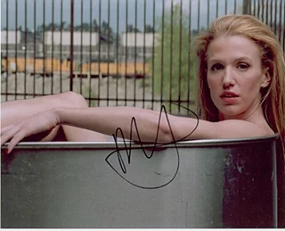 Poppy Montgomery autograph