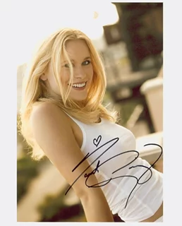 Tarah Paige autograph