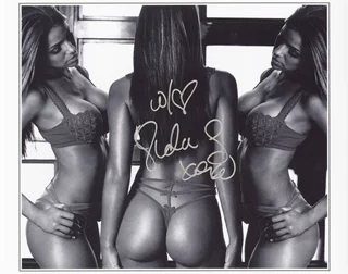 Vida Guerra autograph