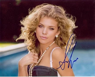 AnnaLynne McCord autograph