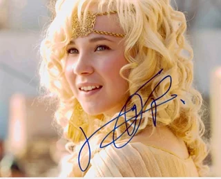 Juno Temple autograph