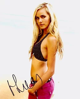 Isabel Lucas autograph