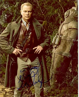 Neal McDonough autograph