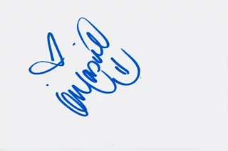 Masiela Lusha autograph