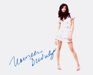 Noureen DeWulf autograph
