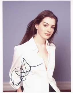 Anne Hathaway autograph