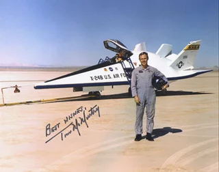 Tom McMurtry autograph