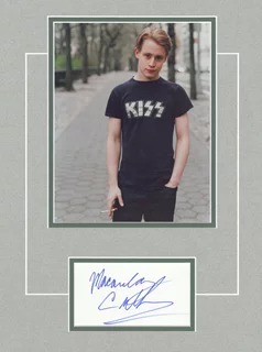 Macaulay Culkin autograph