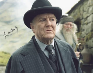 Robert Hardy autograph