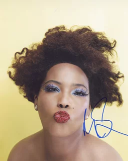 Macy Gray autograph