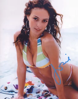 Josie Maran autograph