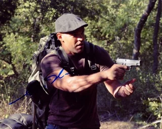 Amaury Nolasco autograph