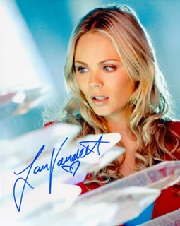 Laura Vandervoort autograph