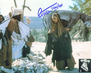 Gwen Taylor autograph