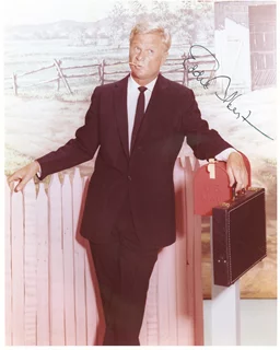 Eddie Albert autograph