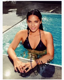 Olivia Munn autograph