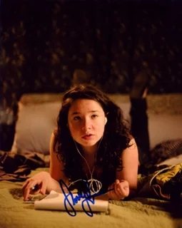 Sarah Steele autograph