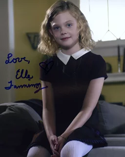 Elle Fanning autograph