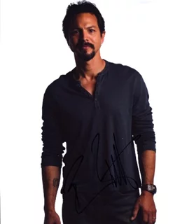 Benjamin Bratt autograph
