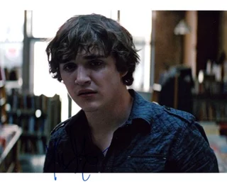Kyle Gallner autograph