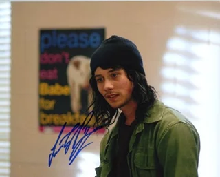 Lou Taylor Pucci autograph