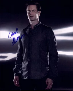 Garret Dillahunt autograph