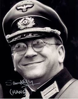 Sam Kelly autograph
