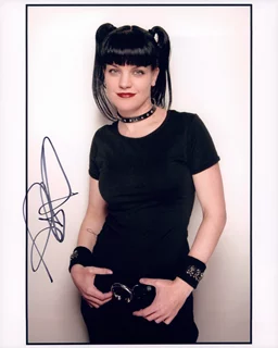 Pauley Perrette autograph