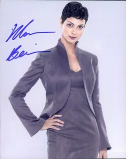Morena Baccarin autograph