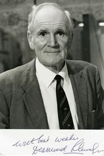 Desmond Llewelyn autograph