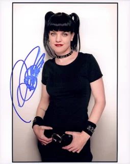 Pauley Perrette autograph