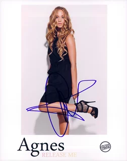 Agnes Carlsson autograph