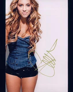 Agnes Carlsson autograph