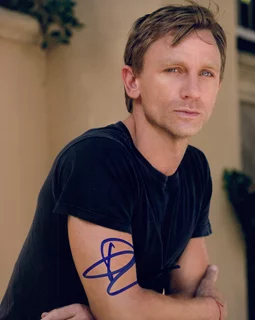 Daniel Craig autograph