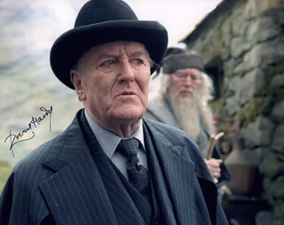 Robert Hardy autograph