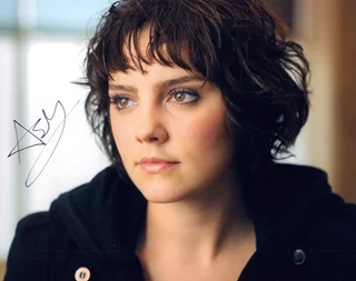 Annabel Scholey autograph