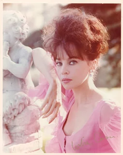 Leslie Caron autograph