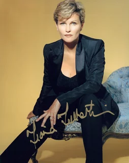 Fiona Fullerton autograph