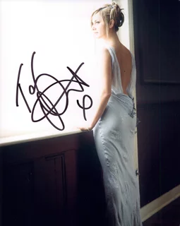 Tamzin Outhwaite autograph