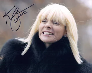 Kim Cattrall autograph