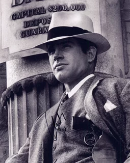 Warren Beatty autograph