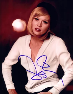 Faye Dunaway autograph
